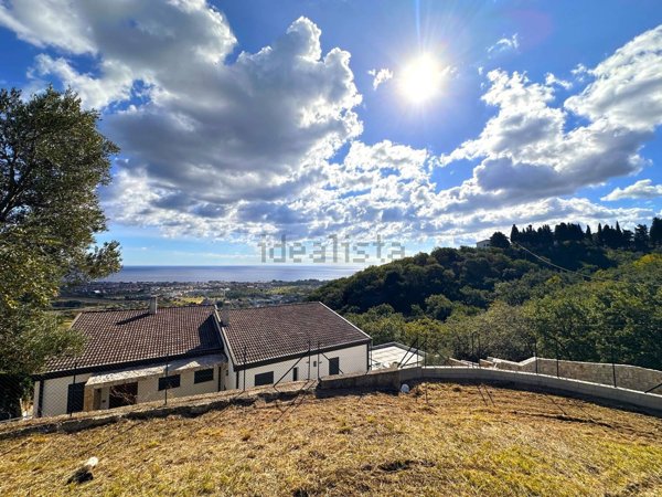 casa indipendente in vendita a Montepaone