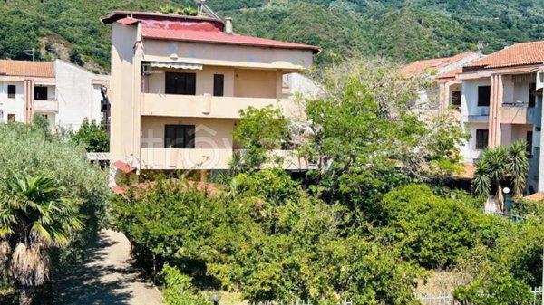 casa indipendente in vendita a Nocera Terinese