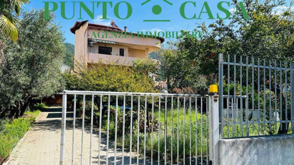 casa indipendente in vendita a Nocera Terinese