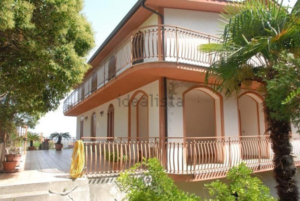 casa indipendente in vendita a Palermiti
