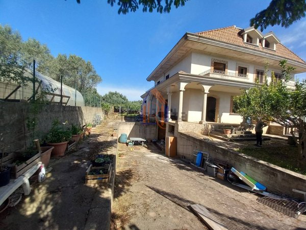 casa indipendente in vendita a San Floro