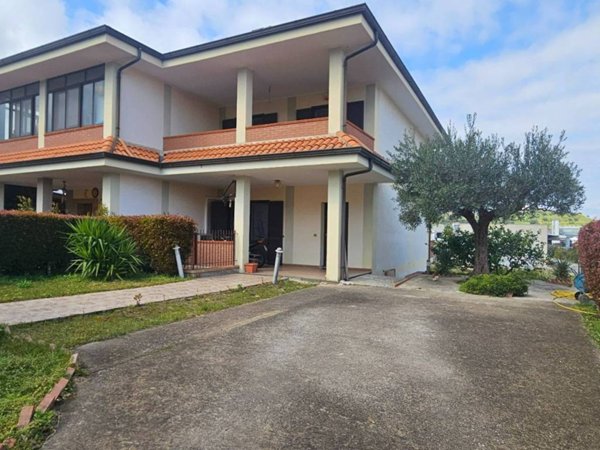 casa indipendente in vendita a San Sostene