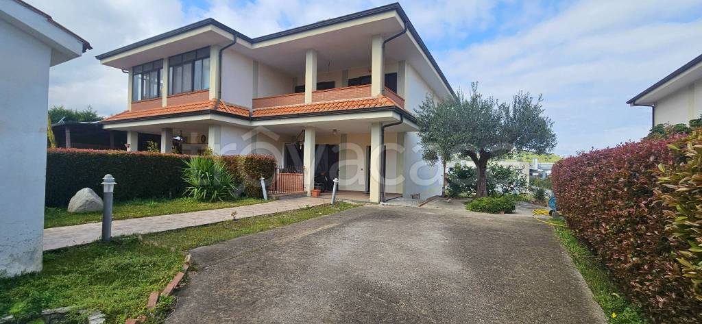 casa indipendente in vendita a San Sostene