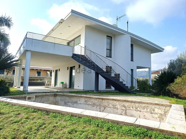 casa indipendente in vendita a San Sostene
