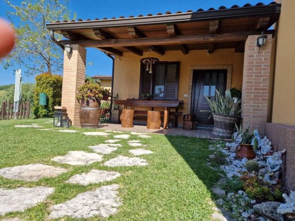 casa indipendente in vendita a Santa Caterina dello Ionio