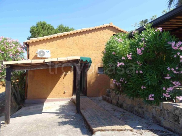 casa indipendente in vendita a Santa Caterina dello Ionio