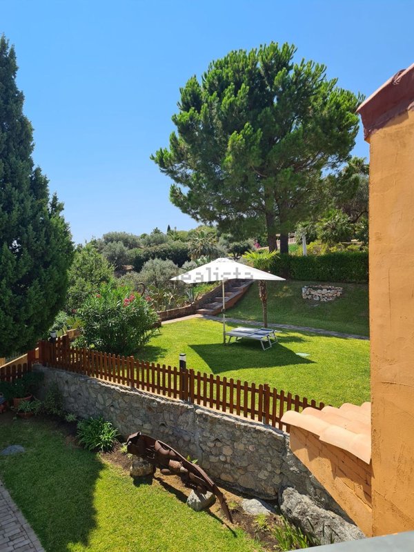 casa indipendente in vendita a Santa Caterina dello Ionio
