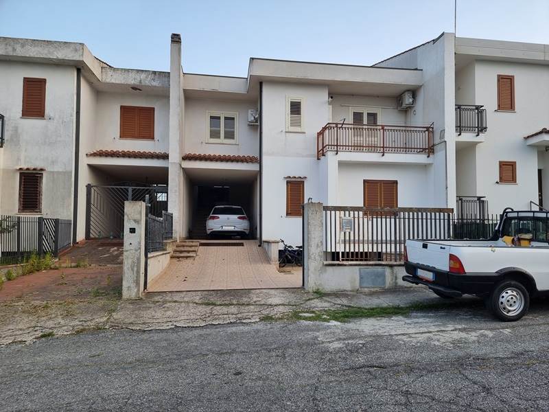 appartamento in vendita a Sant'Andrea Apostolo dello Ionio in zona Marina
