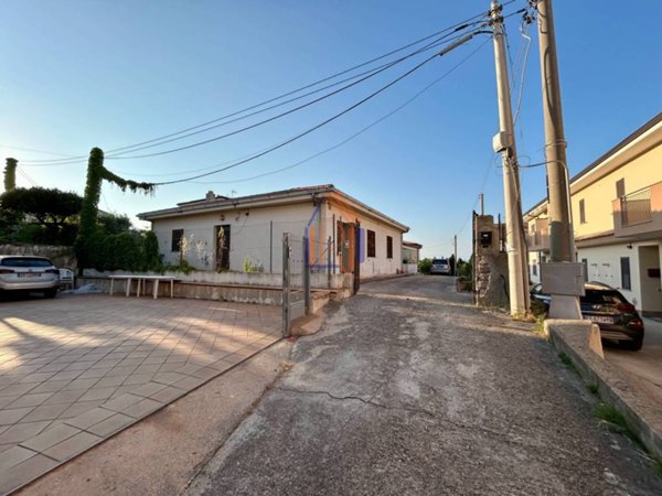 casa indipendente in vendita a Sant'Andrea Apostolo dello Ionio in zona Marina