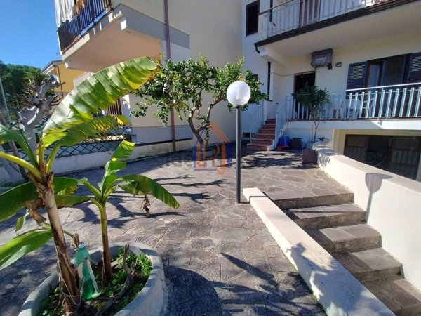 appartamento in vendita a Sant'Andrea Apostolo dello Ionio in zona Marina