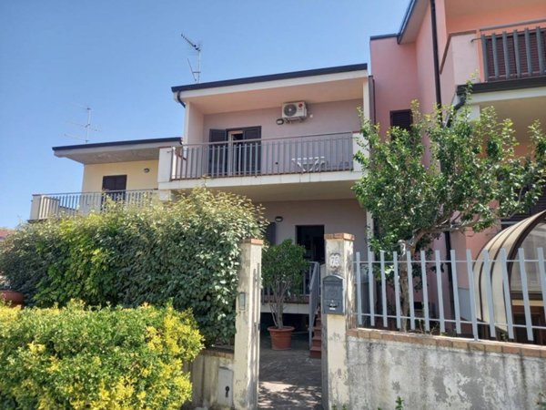 casa indipendente in vendita a Sant'Andrea Apostolo dello Ionio in zona Marina