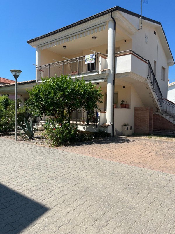 appartamento in vendita a Sant'Andrea Apostolo dello Ionio in zona Marina
