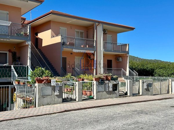 appartamento in vendita a Sant'Andrea Apostolo dello Ionio in zona Marina