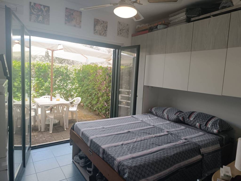 appartamento in vendita a Sant'Andrea Apostolo dello Ionio in zona Marina