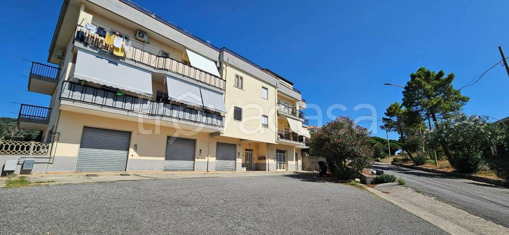 appartamento in vendita a Sant'Andrea Apostolo dello Ionio in zona Marina