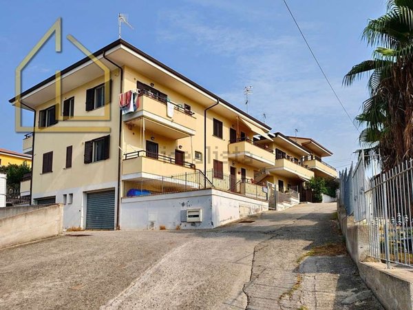 appartamento in vendita a Sant'Andrea Apostolo dello Ionio in zona Marina