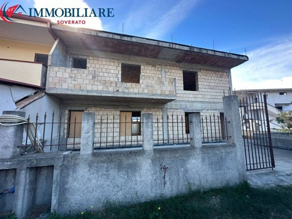 intera palazzina in vendita a Satriano
