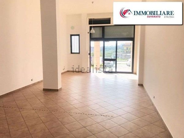 locale di sgombero in vendita a Satriano