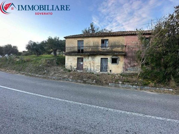 casa indipendente in vendita a Satriano