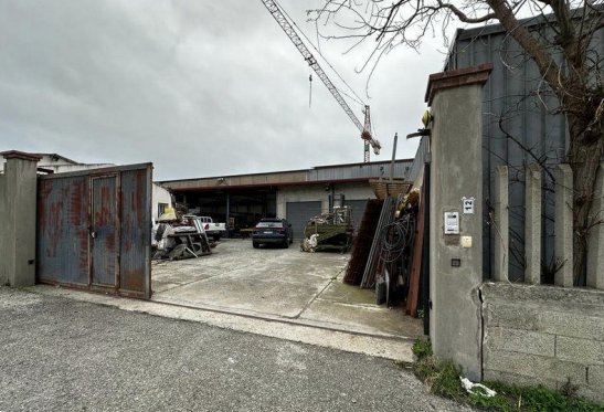 locale di sgombero in vendita a Satriano