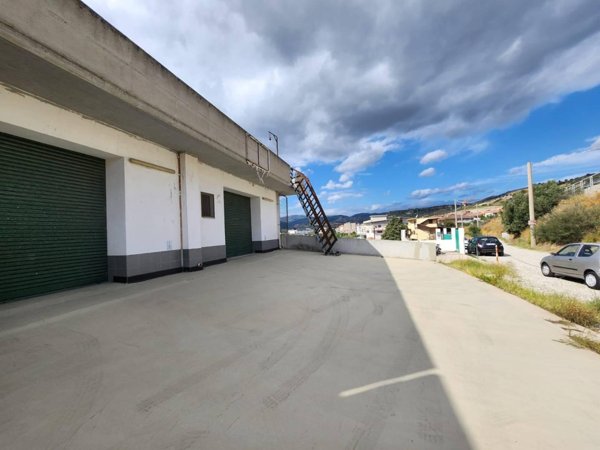 locale di sgombero in vendita a Satriano