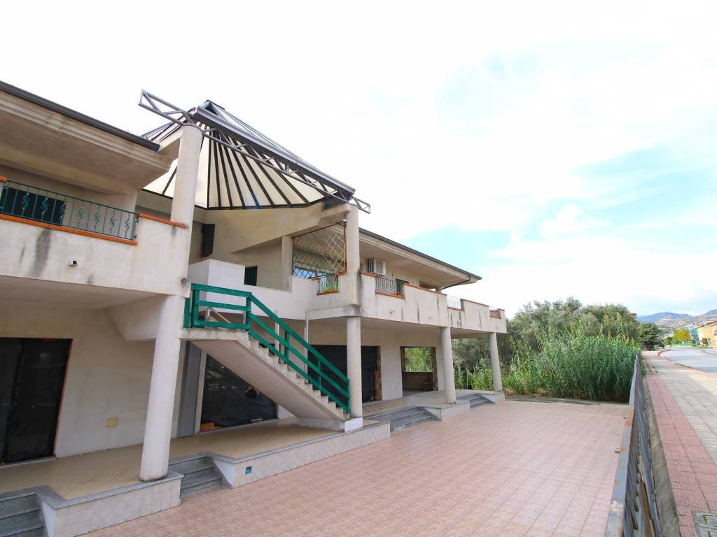 negozio in vendita a Satriano