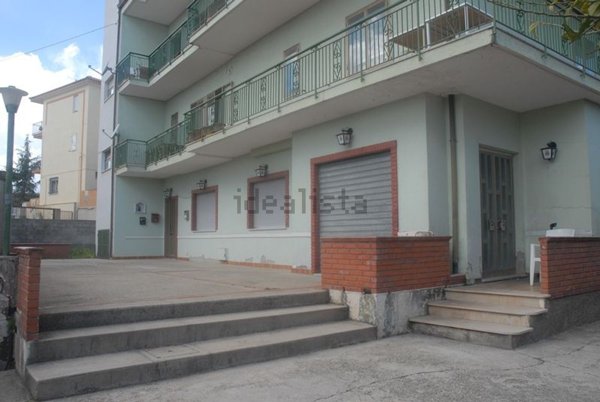 locale commerciale in vendita a Satriano