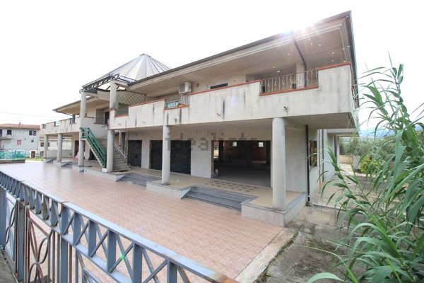 locale commerciale in vendita a Satriano