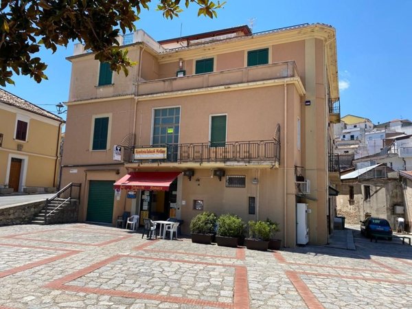 locale di sgombero in vendita a Satriano