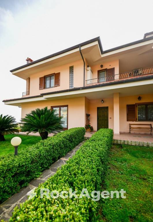 casa indipendente in vendita a Satriano