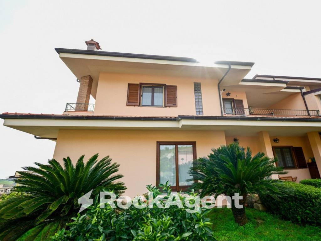 casa indipendente in vendita a Satriano