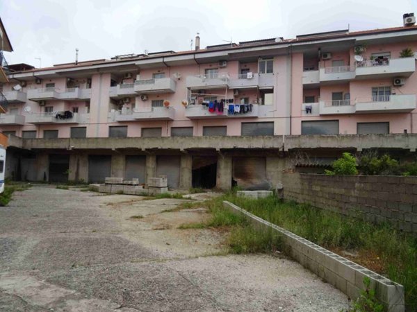locale di sgombero in vendita a Satriano