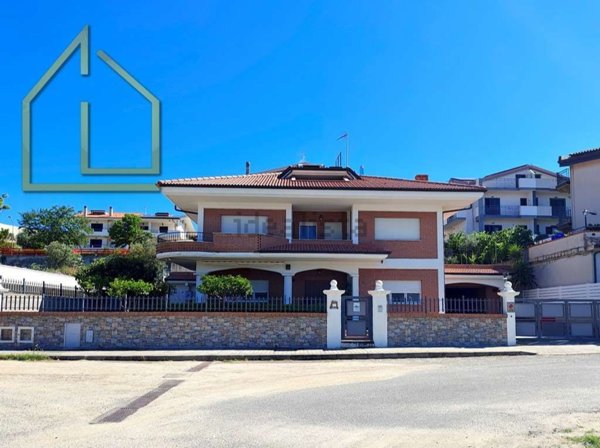 casa indipendente in vendita a Satriano