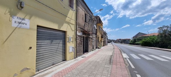 locale commerciale in vendita a Satriano