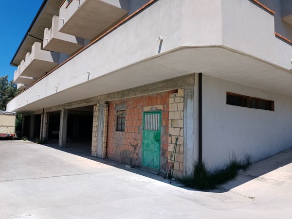 locale commerciale in vendita a Satriano