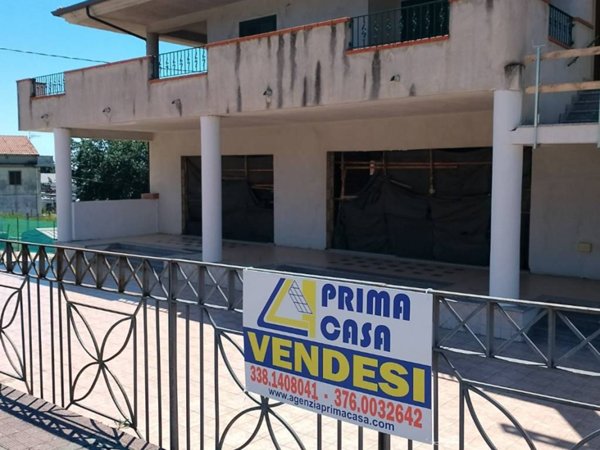 locale commerciale in vendita a Satriano