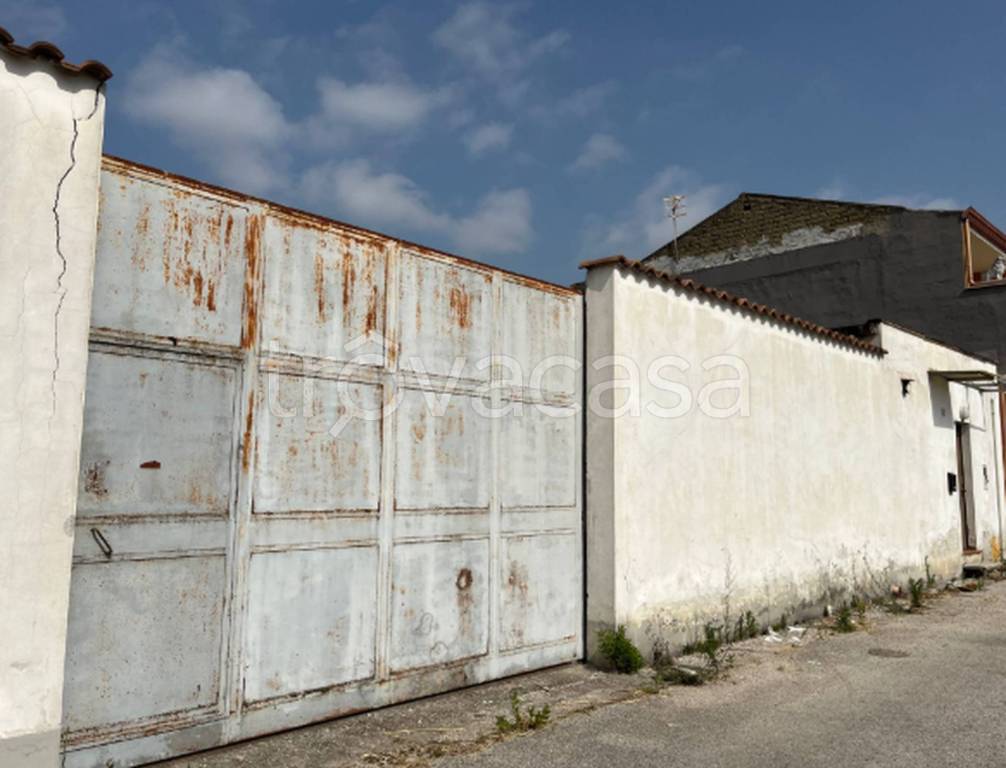 locale commerciale in vendita a Sellia Marina