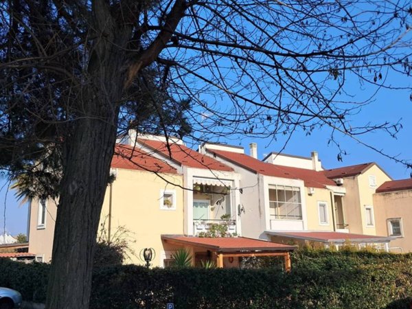 casa indipendente in vendita a Sellia Marina