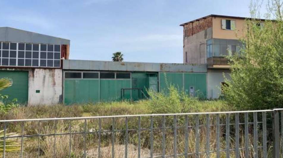 locale commerciale in vendita a Sellia Marina