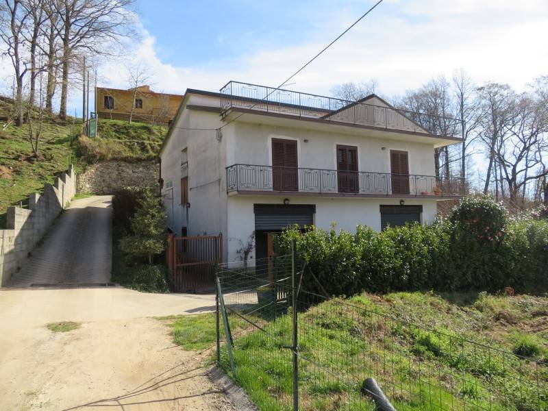 casa indipendente in vendita a Serrastretta in zona Angoli
