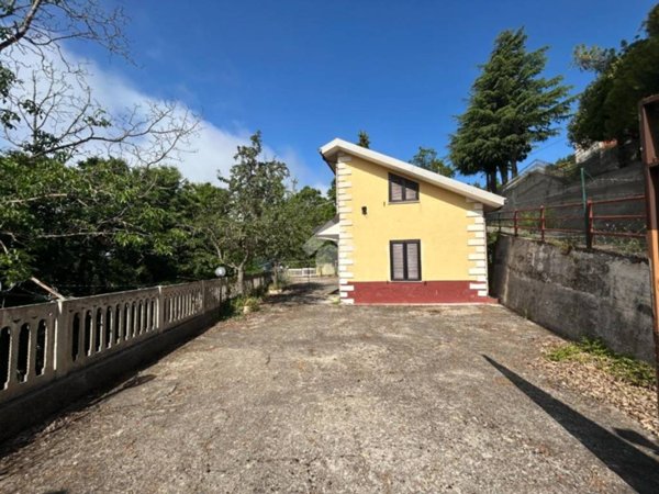 casa indipendente in vendita a Serrastretta