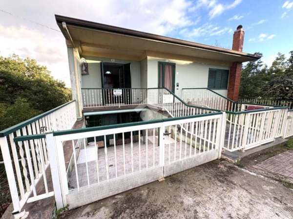 casa indipendente in vendita a Serrastretta in zona Migliuso