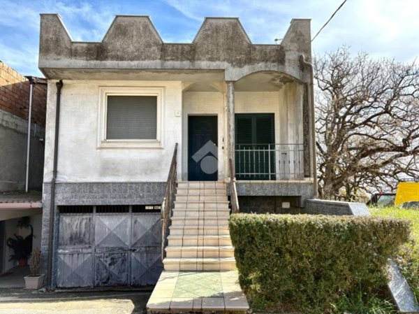 casa indipendente in vendita a Serrastretta