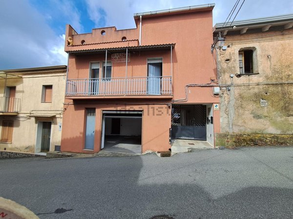 pentavano in vendita a Serrastretta in zona Accaria