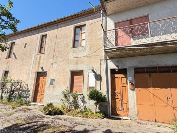 casa semindipendente in vendita a Serrastretta in zona Forestella