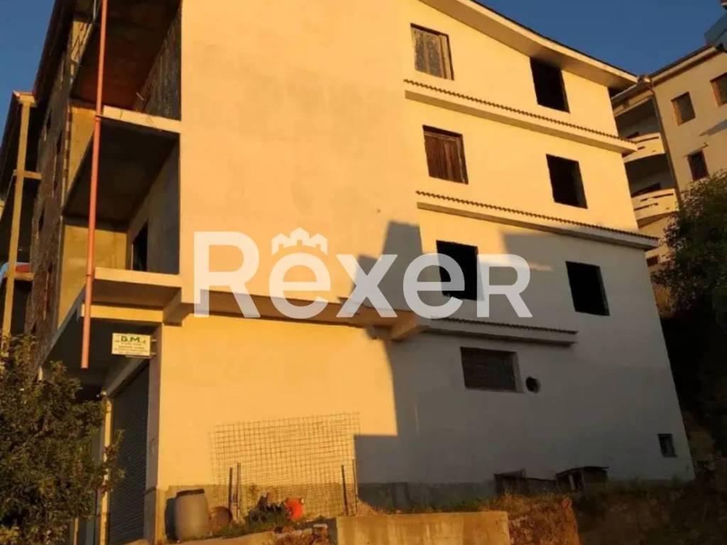 casa indipendente in vendita a Sersale