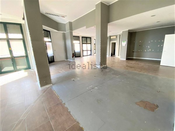 locale commerciale in vendita a Settingiano