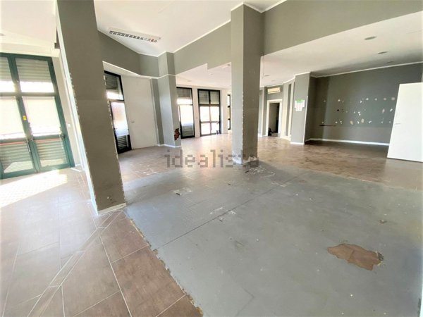 locale commerciale in vendita a Settingiano