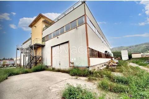 locale commerciale in vendita a Settingiano in zona Martelletto