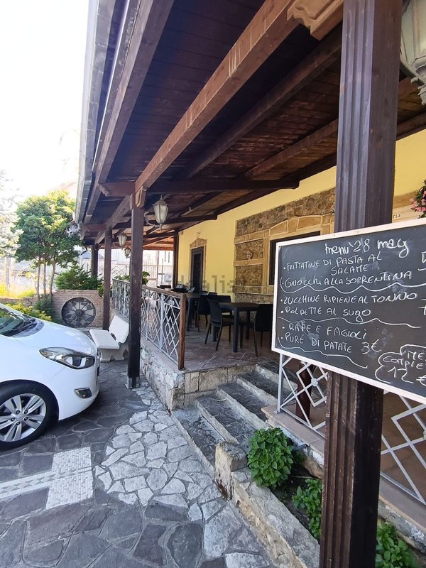 locale commerciale in vendita a Settingiano in zona Martelletto